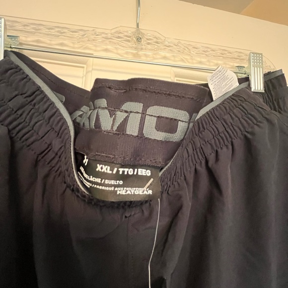 Under Armour Black HeatGear Shorts - Picture 2 of 3